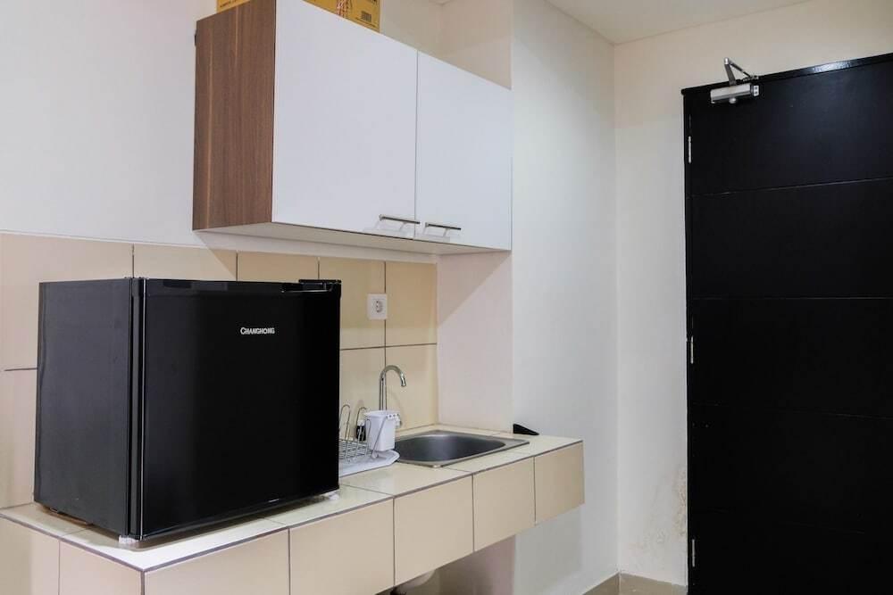 Legok: Minimalist Studio Skyline Apartment