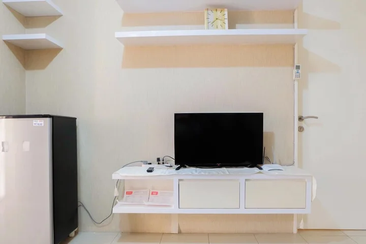 Джакарта: Contemporary 2BR at Bassura City Apartment