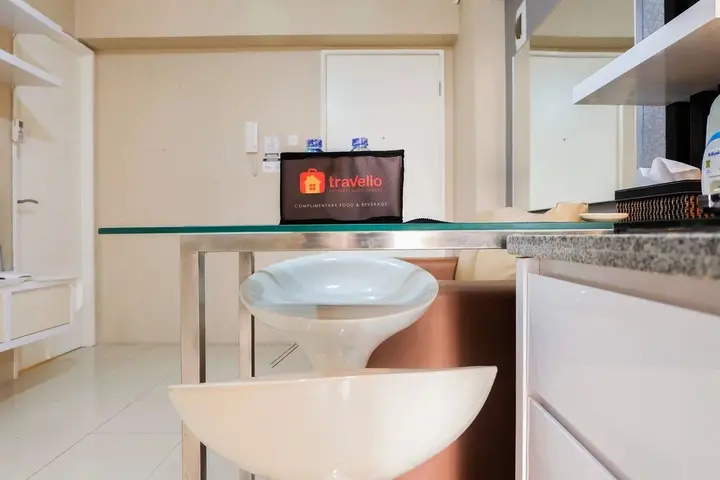 Джакарта: Contemporary 2BR at Bassura City Apartment