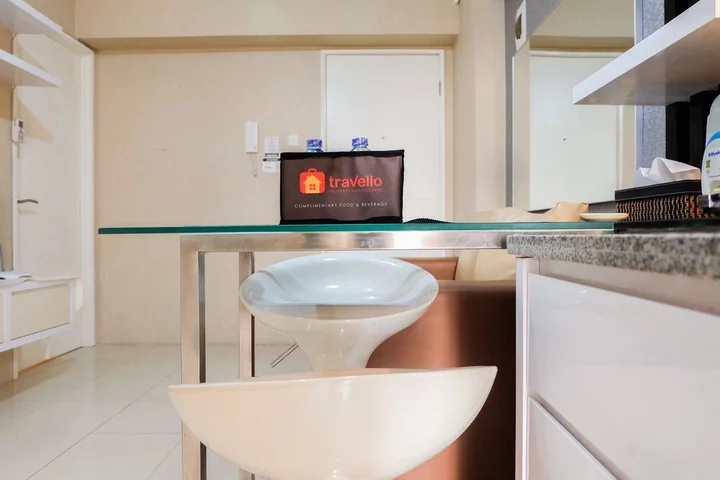 Джакарта: Contemporary 2BR at Bassura City Apartment