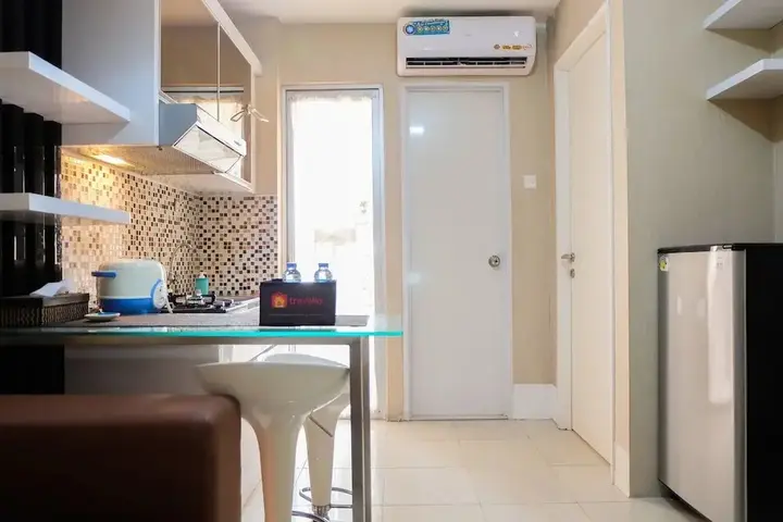 Джакарта: Contemporary 2BR at Bassura City Apartment