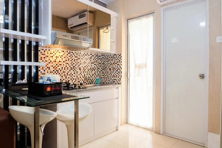 Джакарта: Contemporary 2BR at Bassura City Apartment