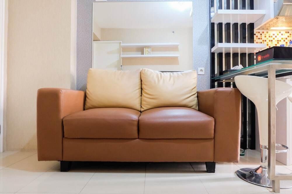 Джакарта: Contemporary 2BR at Bassura City Apartment