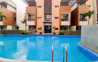 Legok: Spacious 3BR Asatti Apartment By Travelio