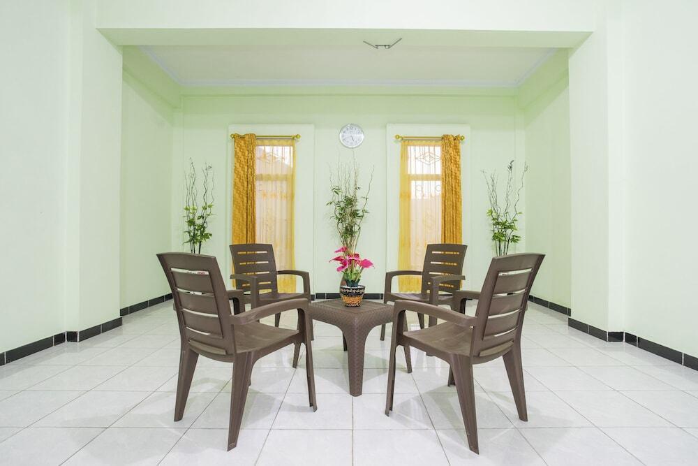 Батуретно: OYO 1419 Rhona Guest House Syariah