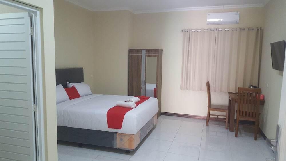 Семаранг: Hotel Wood 7296