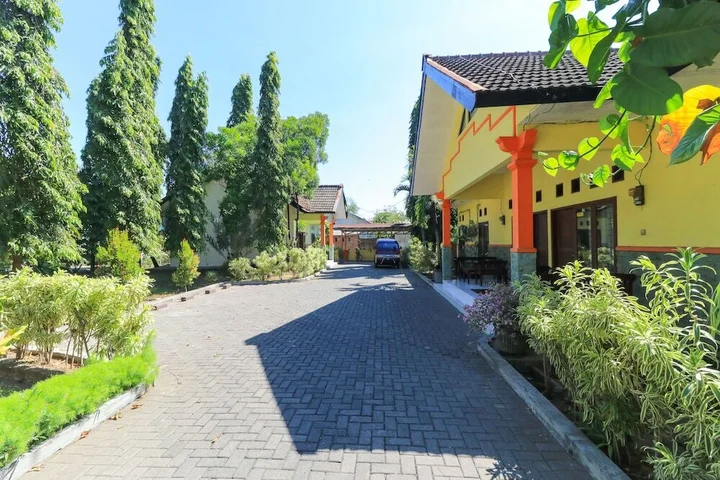 Сурабая: Wisma Bougenville