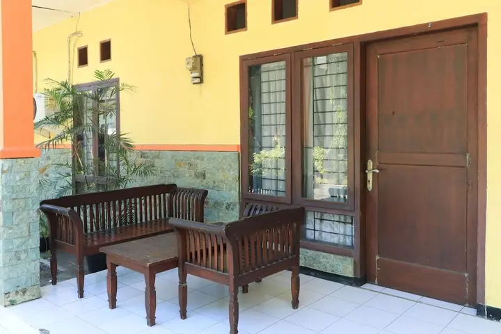 Сурабая: Wisma Bougenville