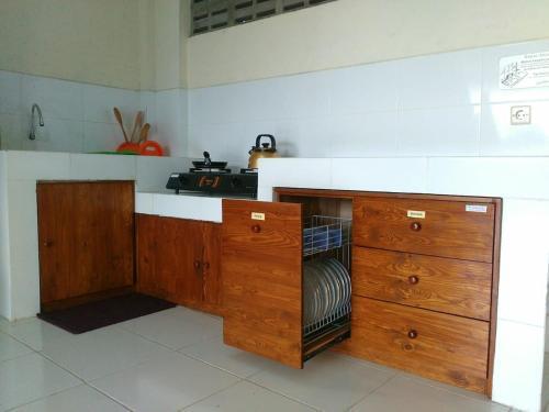 Севон: Griya Jagadhaya