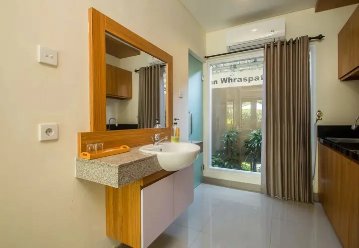 Санур: Anindya Sanur