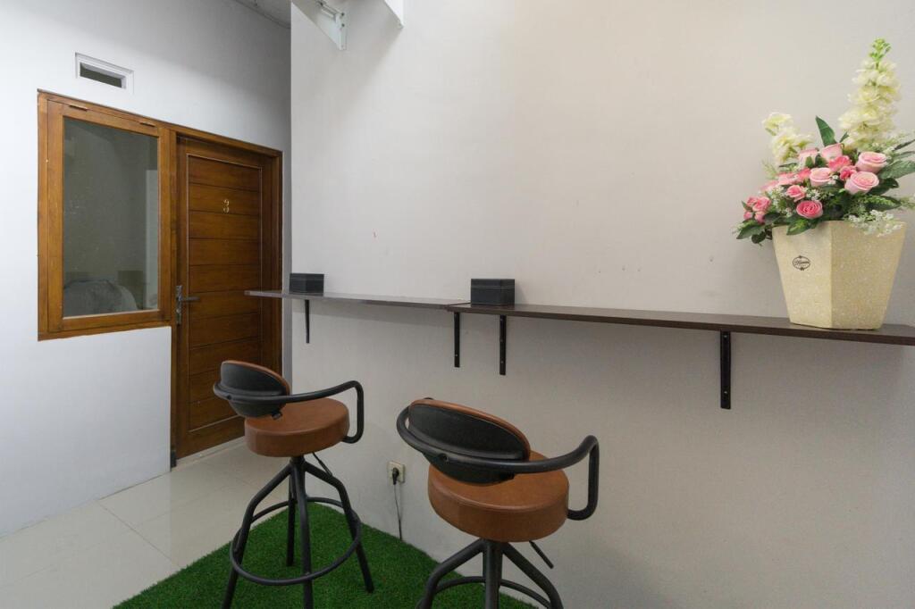 Батуретно: OYO 1542 Yessy Mansion