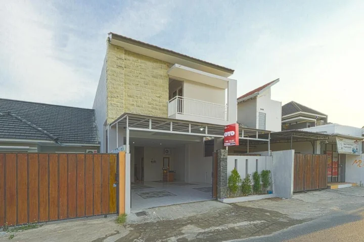 Батуретно: OYO 1542 Yessy Mansion