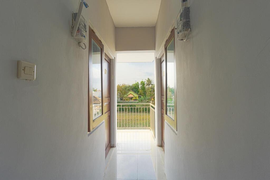 Батуретно: OYO 1542 Yessy Mansion
