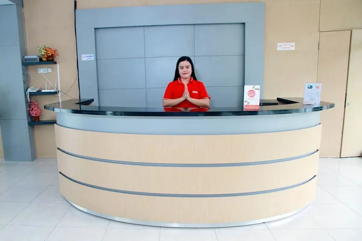 Палу: OYO 1325 Grand Wisata Hotel