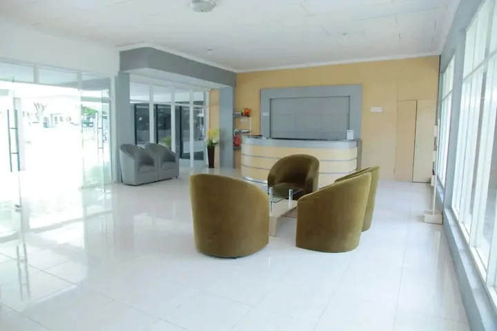 Палу: OYO 1325 Grand Wisata Hotel