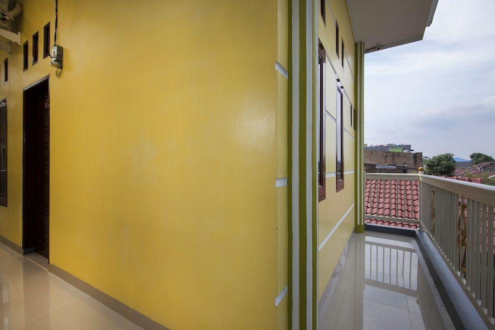 Медан: OYO 1235 Tona Residence