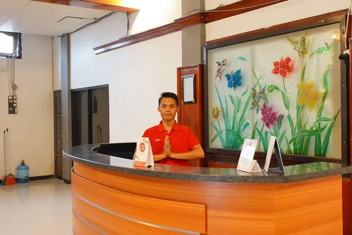 Палу: OYO 1333 Wisata Hotel