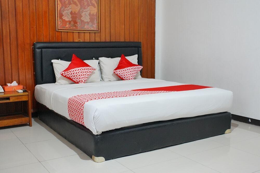 Палу: OYO 1333 Wisata Hotel