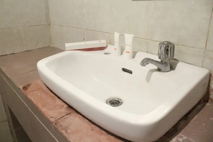 Палу: OYO 1333 Wisata Hotel