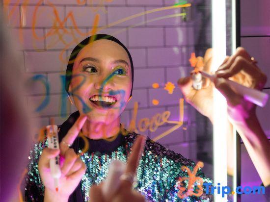 Суракарта: Moxy Solo
