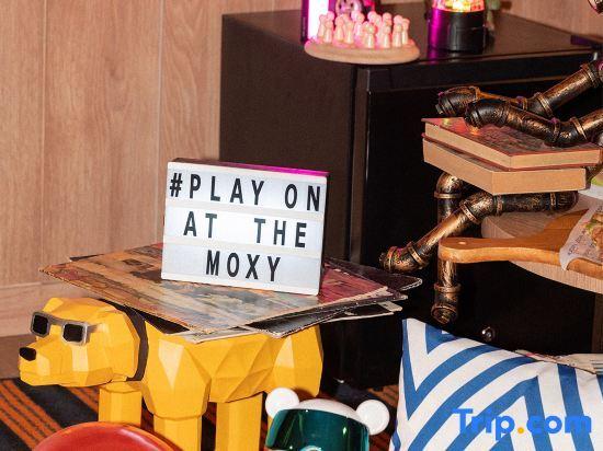 Суракарта: Moxy Solo