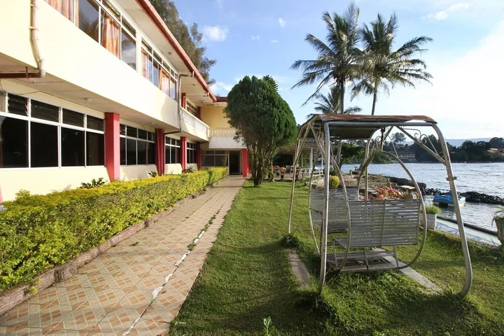 Озеро Тоба: Airy Tpr Sinaga 1 Parapat