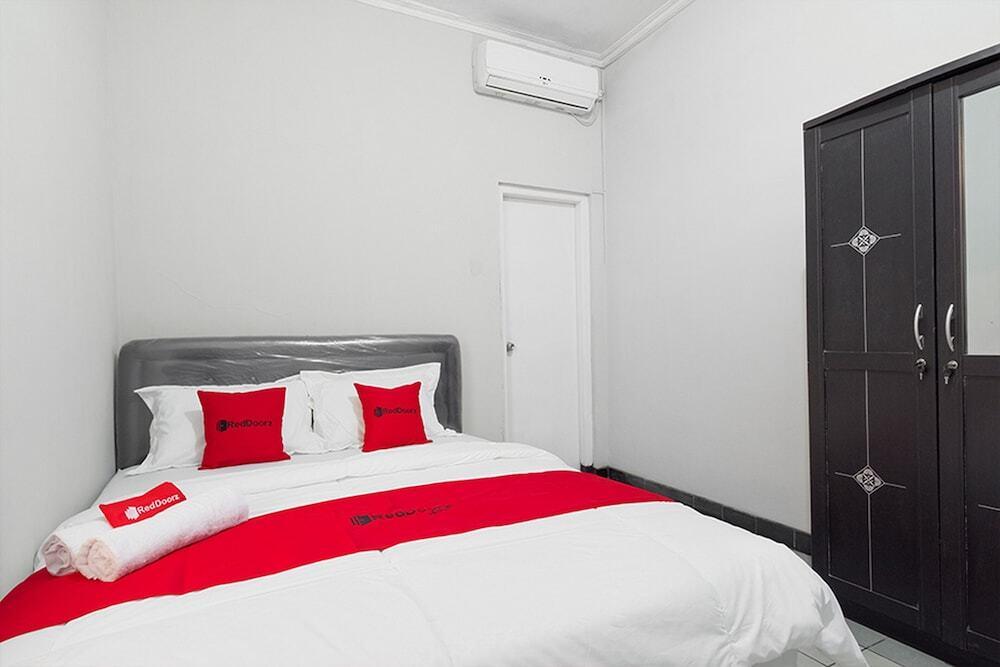 Маланг: RedDoorz near Batik Tulis Celaket 2