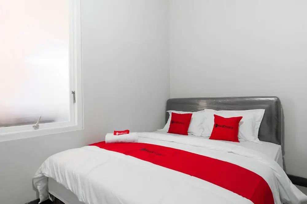 Маланг: RedDoorz near Batik Tulis Celaket 2