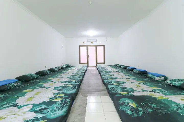 Бату: Deduwa Inn Transit