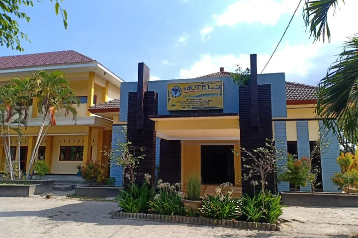 Прайя: OYO 1732 Edotel Praya Syariah