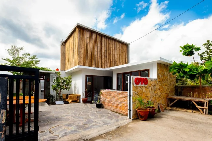 Прайя: OYO 1493 Surya Villa