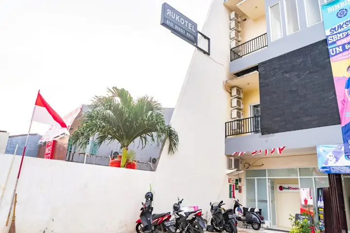 Тангеранг: RedDoorz near CBD Ciledug