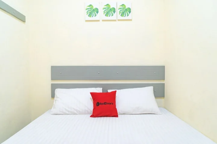 Тангеранг: RedDoorz near CBD Ciledug