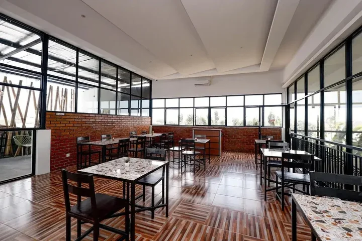 Семаранг: Oyo Flagship 2124 Kars Inn Semarang