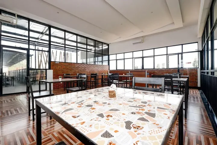 Семаранг: Oyo Flagship 2124 Kars Inn Semarang