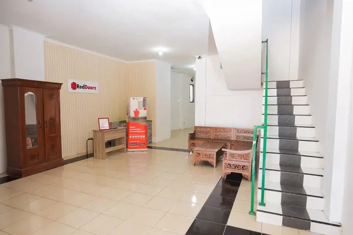 Маланг: RedDoorz near Plaza Araya 2
