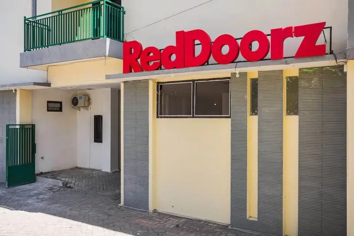 RedDoorz near Plaza Araya 2 — фото 1