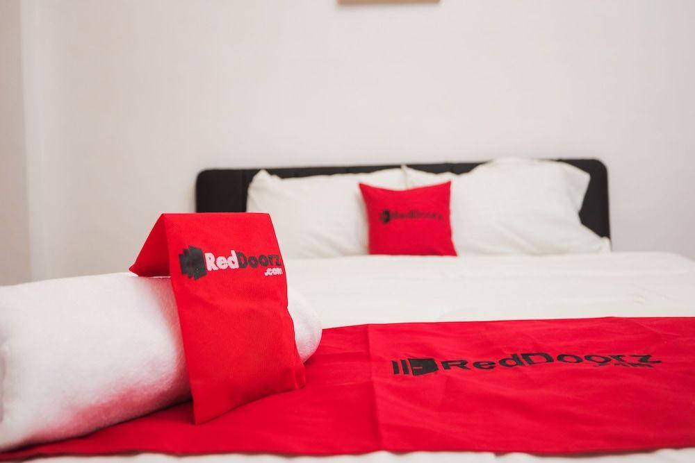 Маланг: RedDoorz near Plaza Araya 2