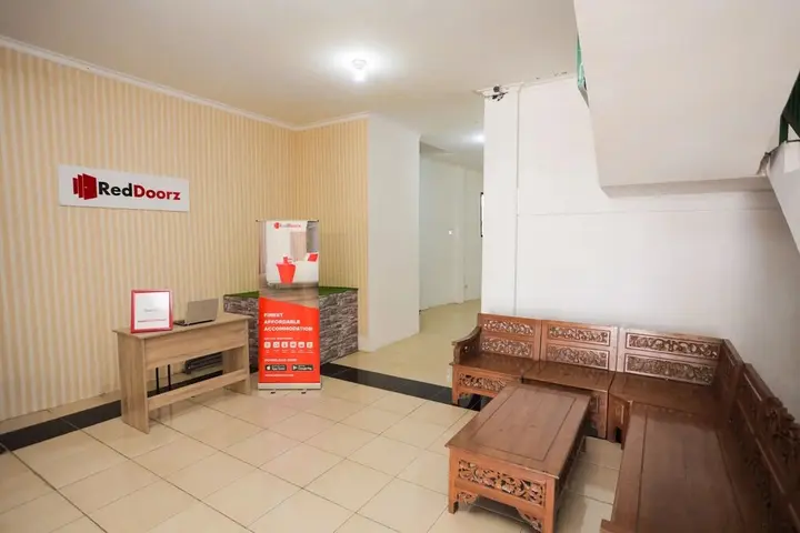 Маланг: RedDoorz near Plaza Araya 2