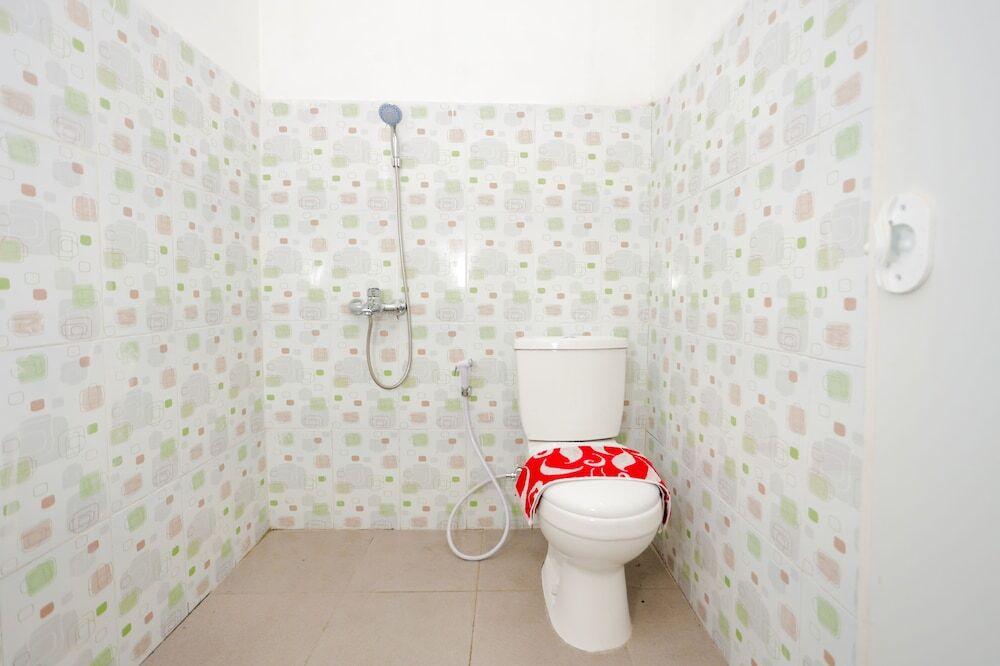 Маланг: RedDoorz near Plaza Araya 2
