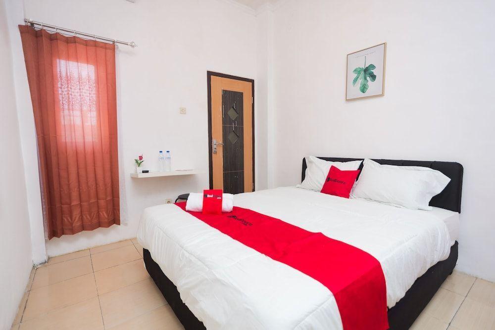 Маланг: RedDoorz near Plaza Araya 2