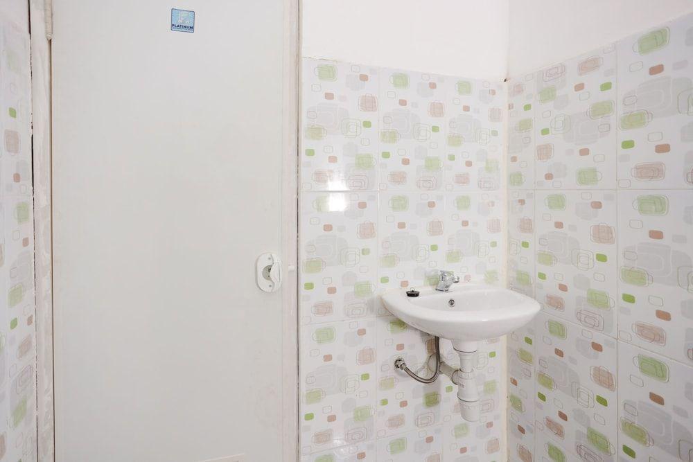 Маланг: RedDoorz near Plaza Araya 2
