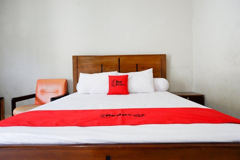 Палу: RedDoorz near Mutiara SIS Al Jufrie Airport Palu
