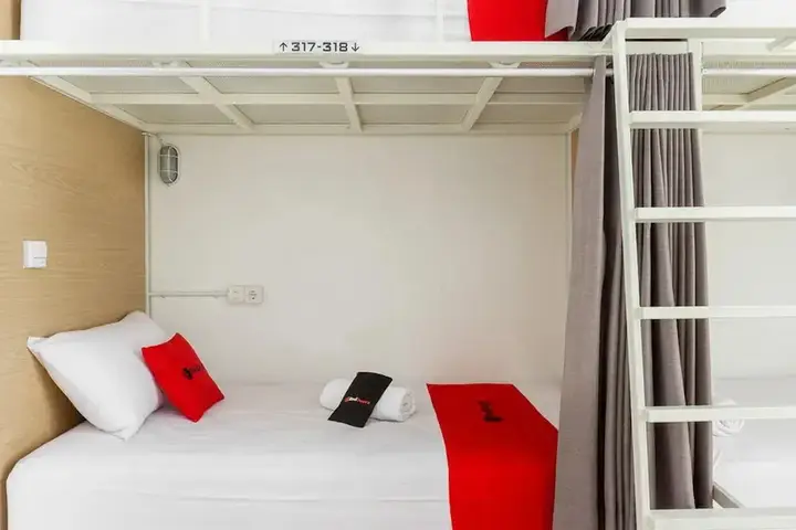 RedDoorz Hostel near Malang Train Station 2 — фото 4