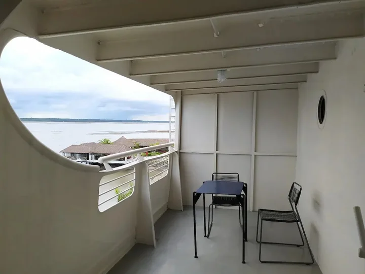 Остров Пеньенгат: Doulos Phos The Ship Hotel