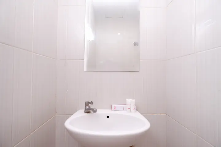 Суракарта: OYO 1532 Mawar Indah Hotel