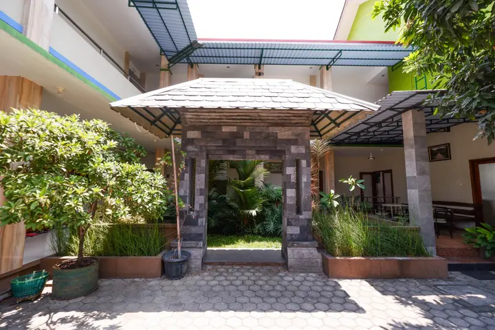 Суракарта: OYO 1532 Mawar Indah Hotel