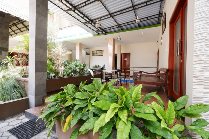 Суракарта: OYO 1532 Mawar Indah Hotel