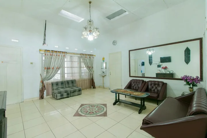 Сукабуми: SUPER OYO 1707 Hotel Mustika Widyasari