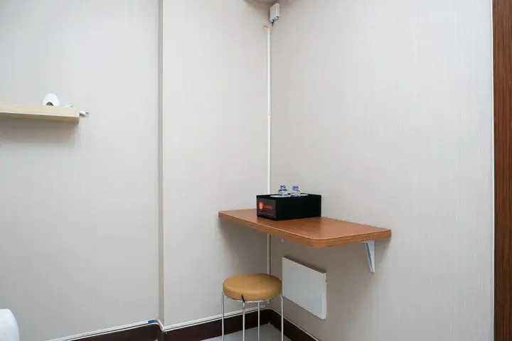 Депок: Modern Studio Apartment at Cinere Resort